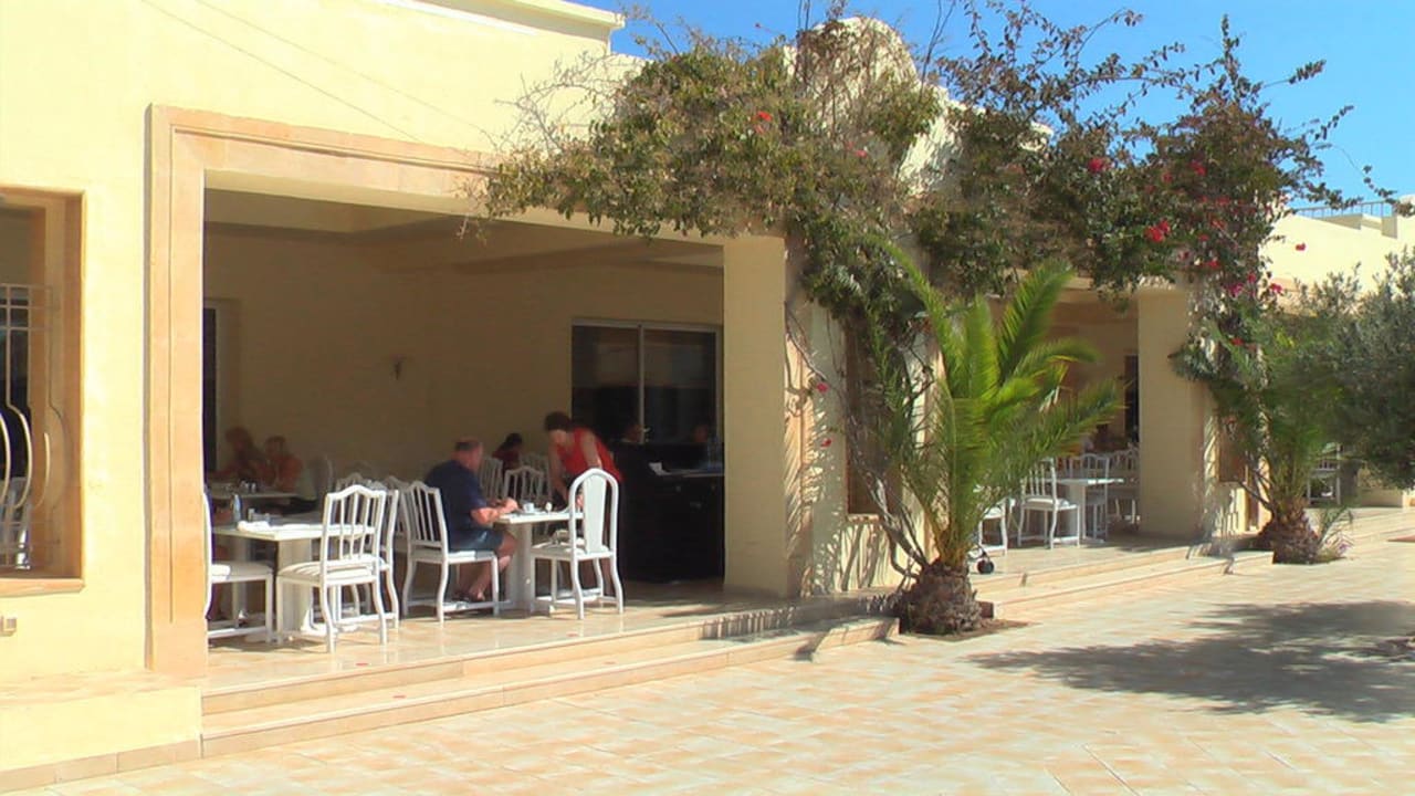 Büffetrestaurant Frühstück im Schatten TUI MAGIC LIFE Penelope Beach