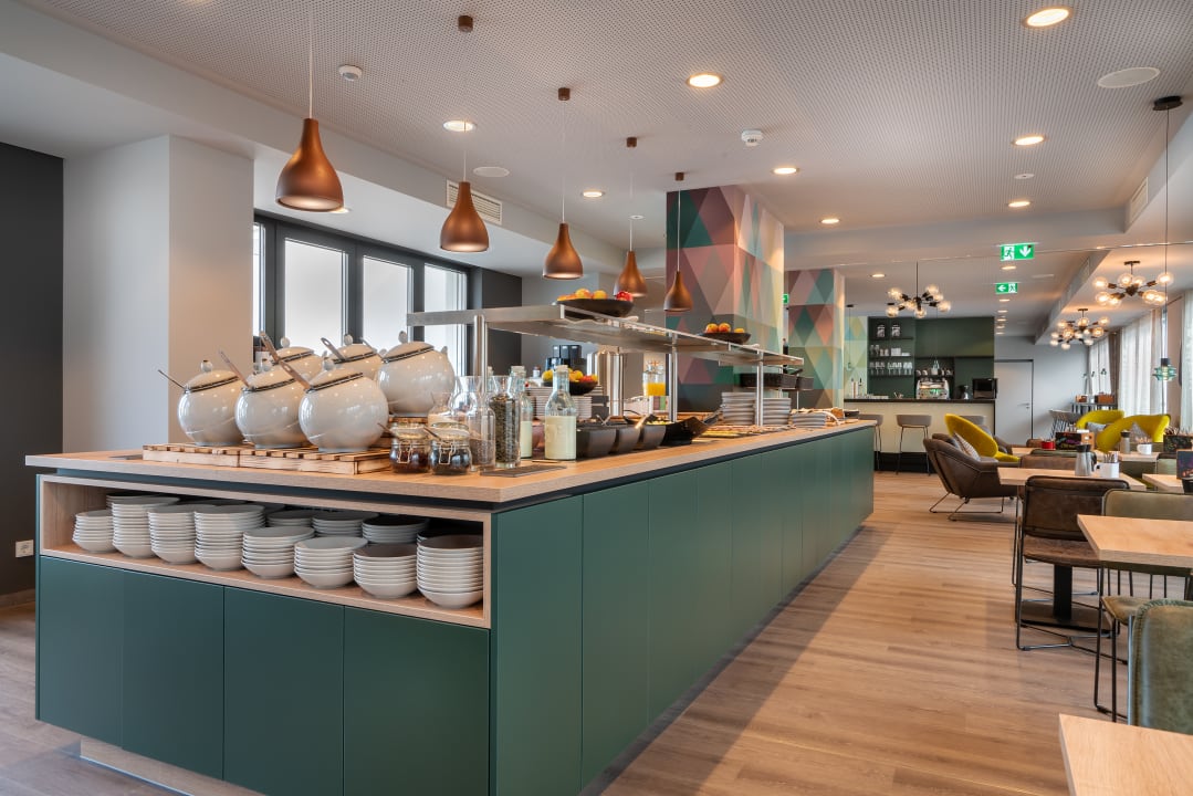Gastro Holiday Inn – the niu, Charly Frankfurt City