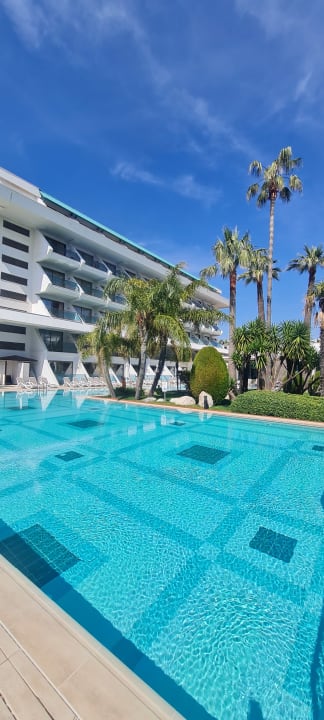 Pool Side Star Elegance