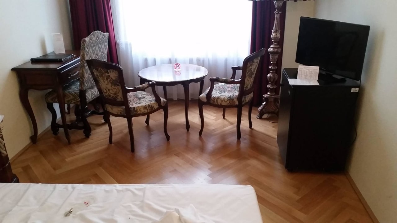 Zimmer mit Sitzbereich Hotel Royal