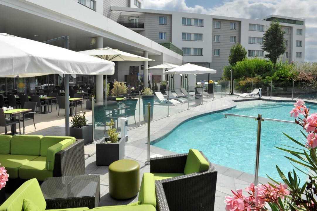 Outdoor Swimming Pool Hotel Courtyard by Marriott Toulouse Airport