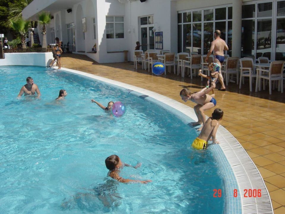 Am Pool Prinsotel Alba