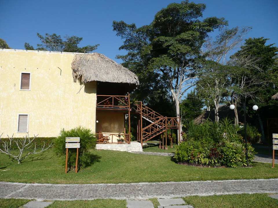 Außenansicht des Bungalows Hotel Chicanna Ecovillage Resort