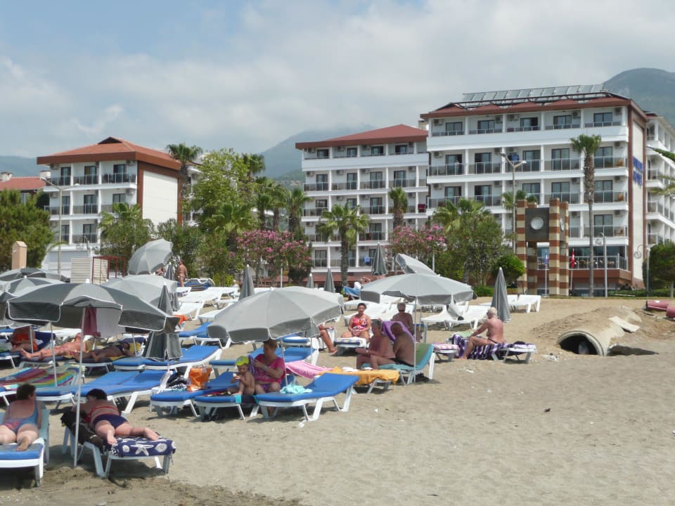 Pohled na hotel z pláže Eftalia Downtown Hotel