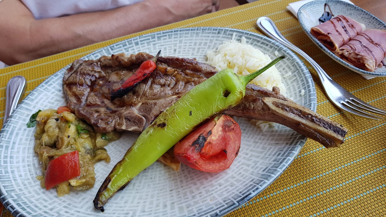 Gastro Gloria Serenity Resort