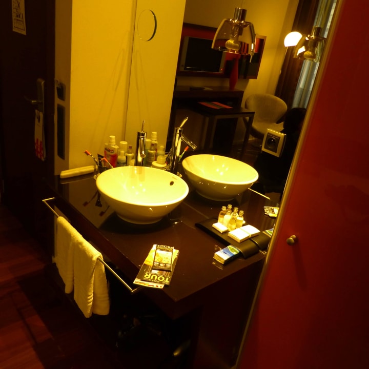 Waschbecken im Zimmer... Hotel 987 Design Prague