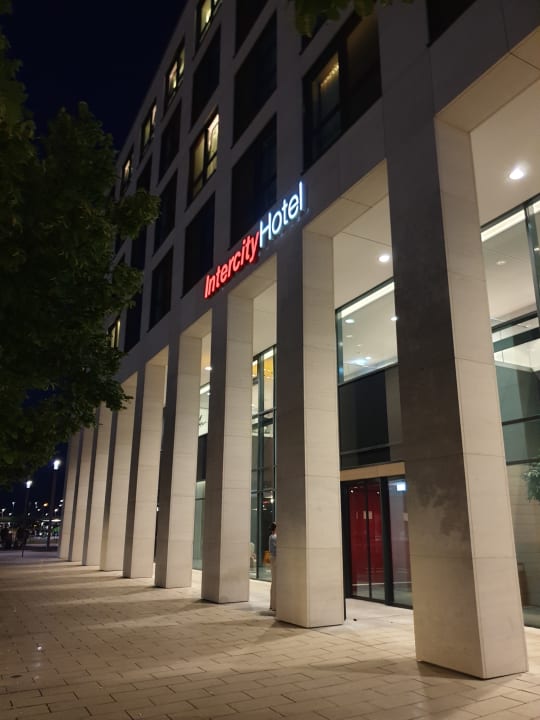 Außenansicht IntercityHotel Berlin Airport BER Terminal 1+2