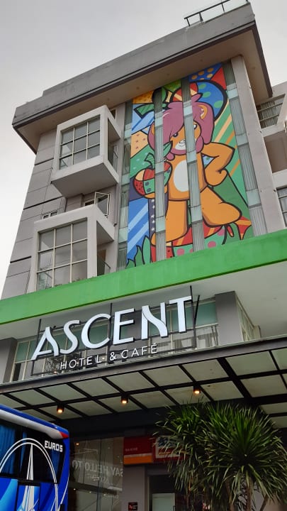 Außenansicht Ascent Hotel & Cafe Malang