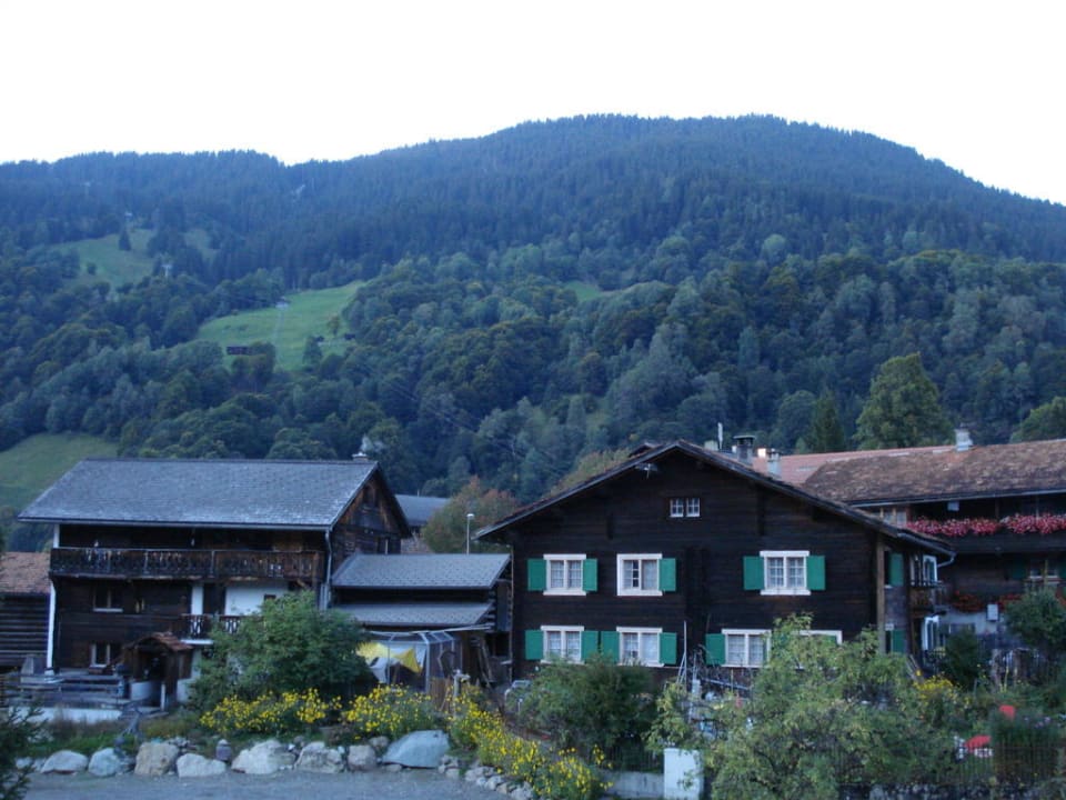 Blick aus dem Schlafzimmer Sunstar Hotel Klosters