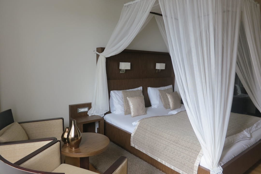 Schönes Zimmer St. Martins Therme & Lodge Hotel