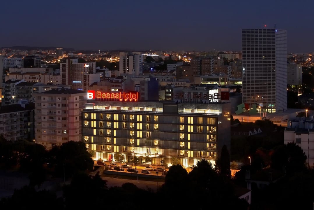Night view BessaHotel Boavista