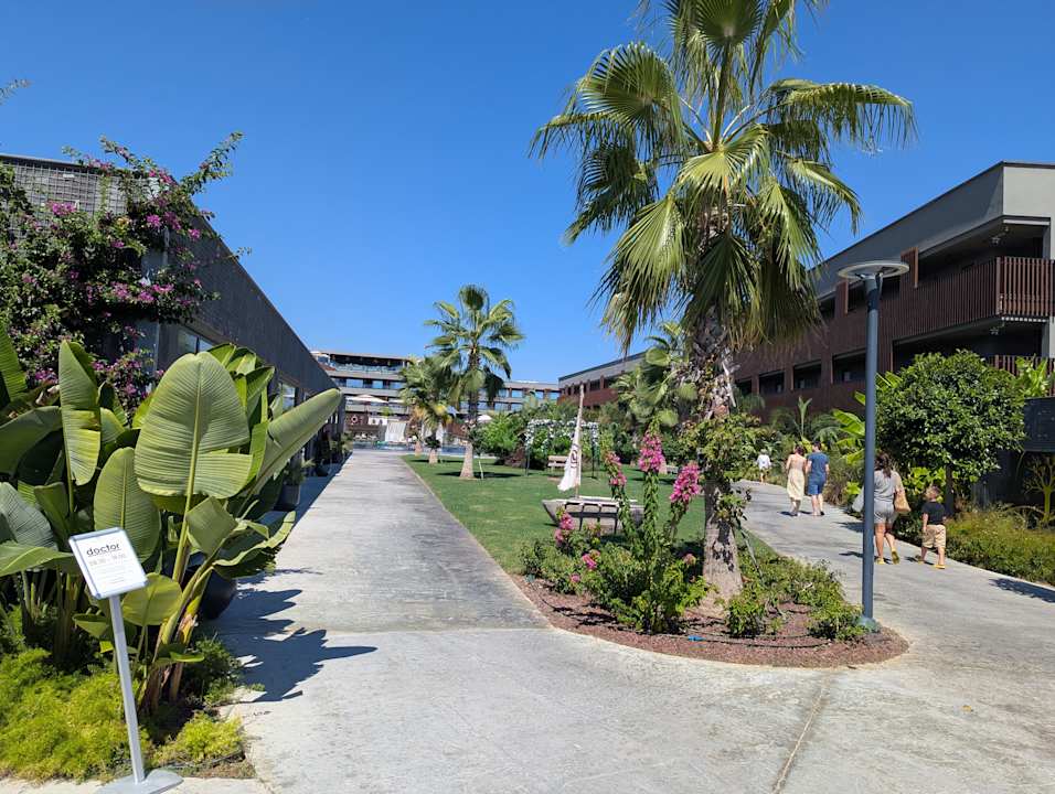 Gartenanlage Jacaranda Luxury Resort