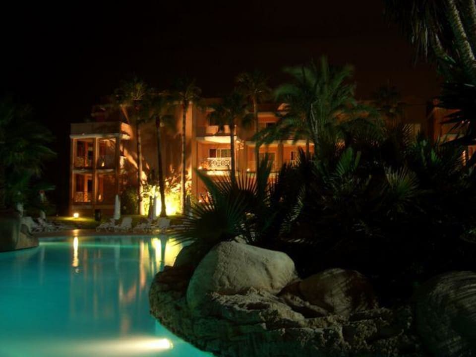 Pool bei Nacht Hipotels Playa la Barrosa