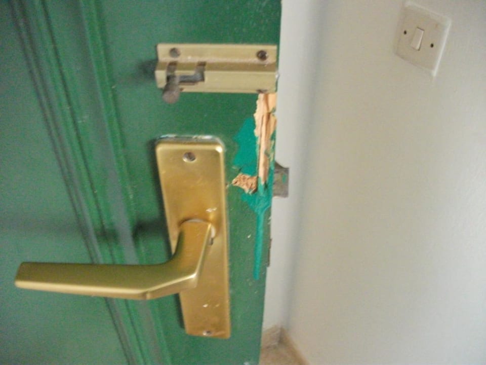 Zerbrochene Türrahmen Hotel Siroco - Adults only