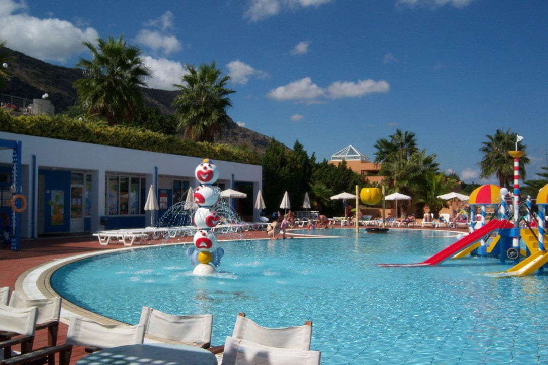 Der Pool für Kinder Royal & Imperial Belvedere Resort