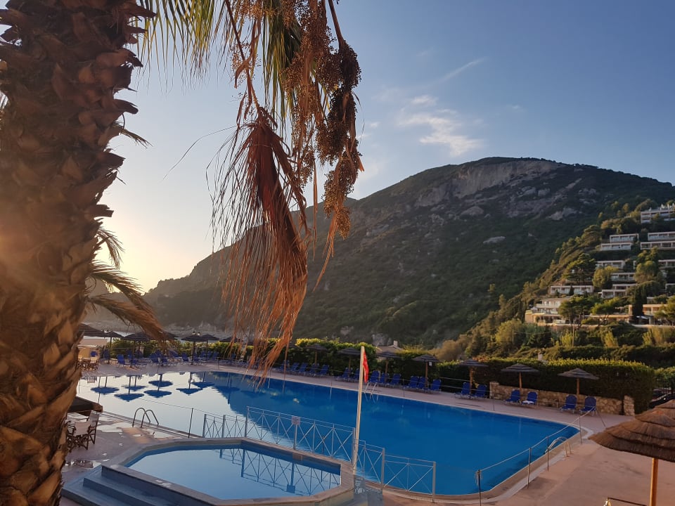 Pool Ithea Suites Hotel