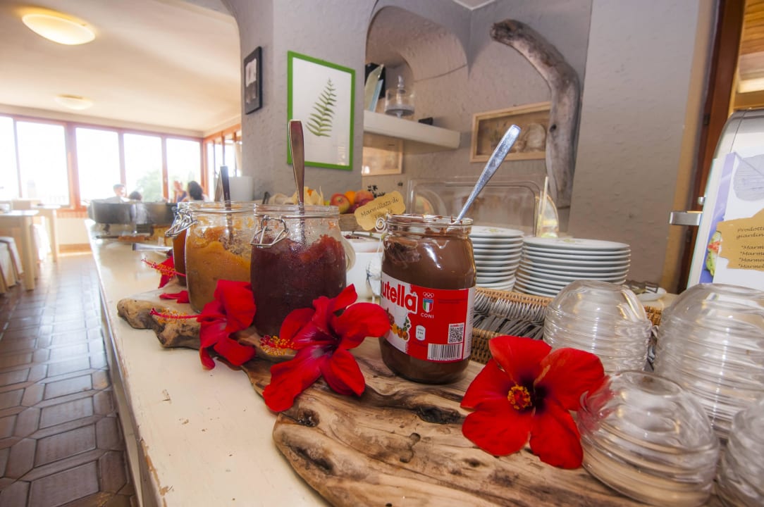 Frühstücksbuffet Hotel Cernia Isola Botanica