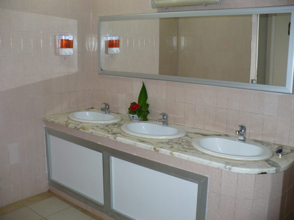 Vonkajšie toalety Hotel Abou Nawas Montazah