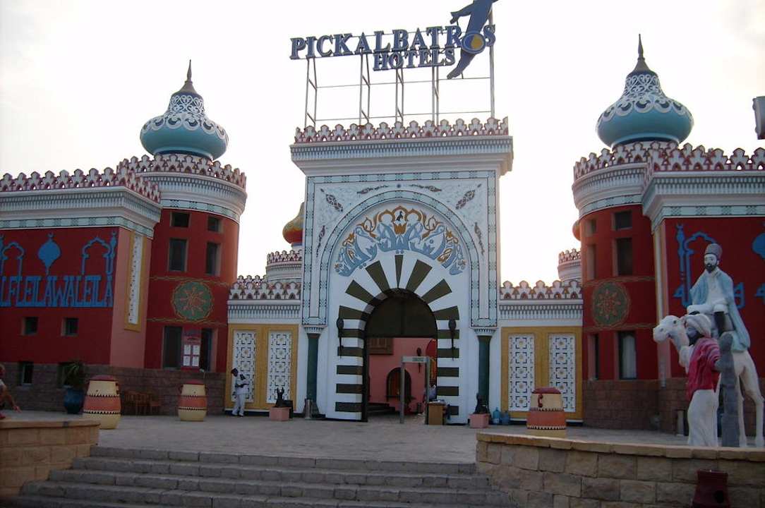 Hoteleingang Pickalbatros Alf Leila Wa Leila Resort - Neverland Hurghada