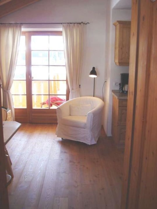 Ferienwohnung 1 Lesesessel Landhaus Bärnbichl