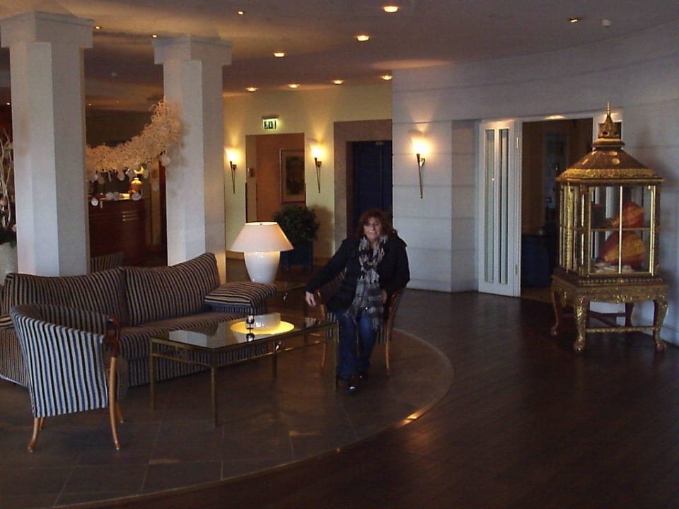 Sitzbereich in der Lobby Grand Hotel Binz by Private Palace Hotels & Resorts