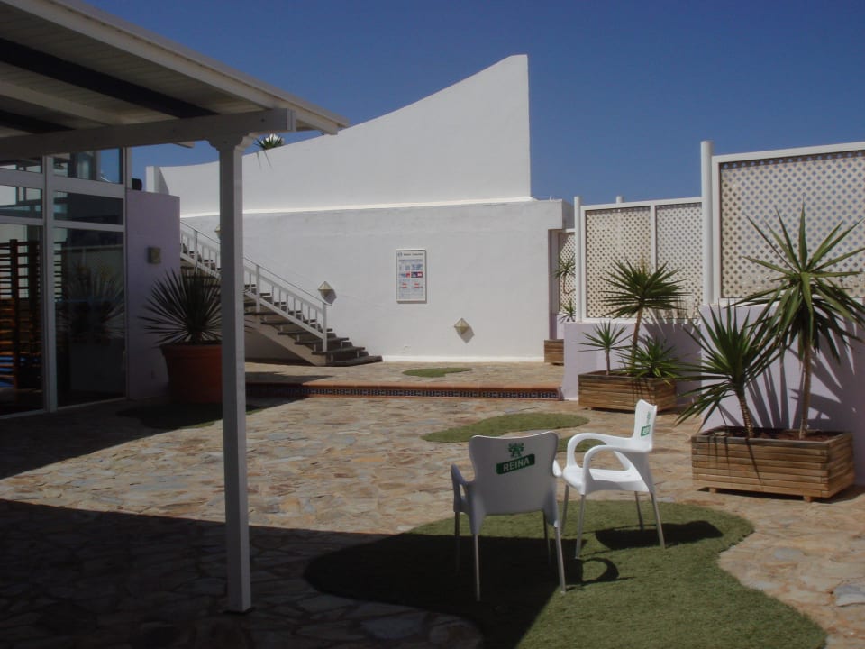 Auf dem Hoteldach, die Treppe führt zum Pool  Hotel Lancelot