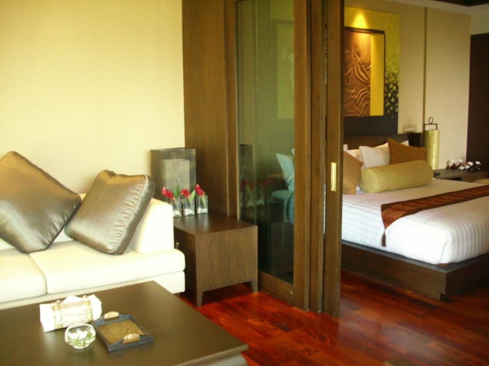 Wohn- und Schlafzimmer Deluxe Villa Hotel Niramaya Villa