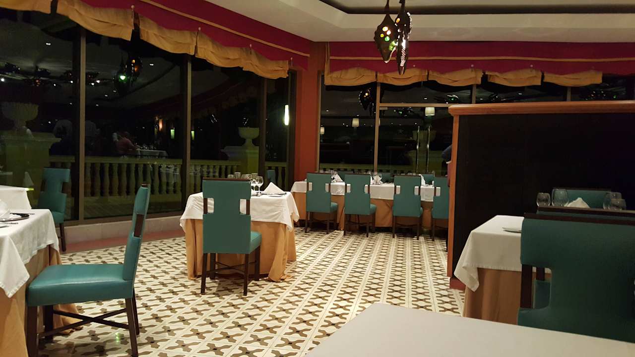 Surf & Turf Restaurant Tonis JOIA Paraiso by Iberostar