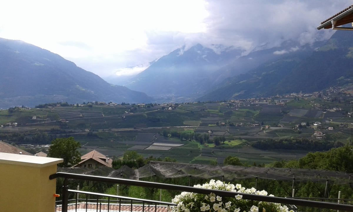 Blick vom Zimmer Richtung Dorf Tirol Hotel Astor