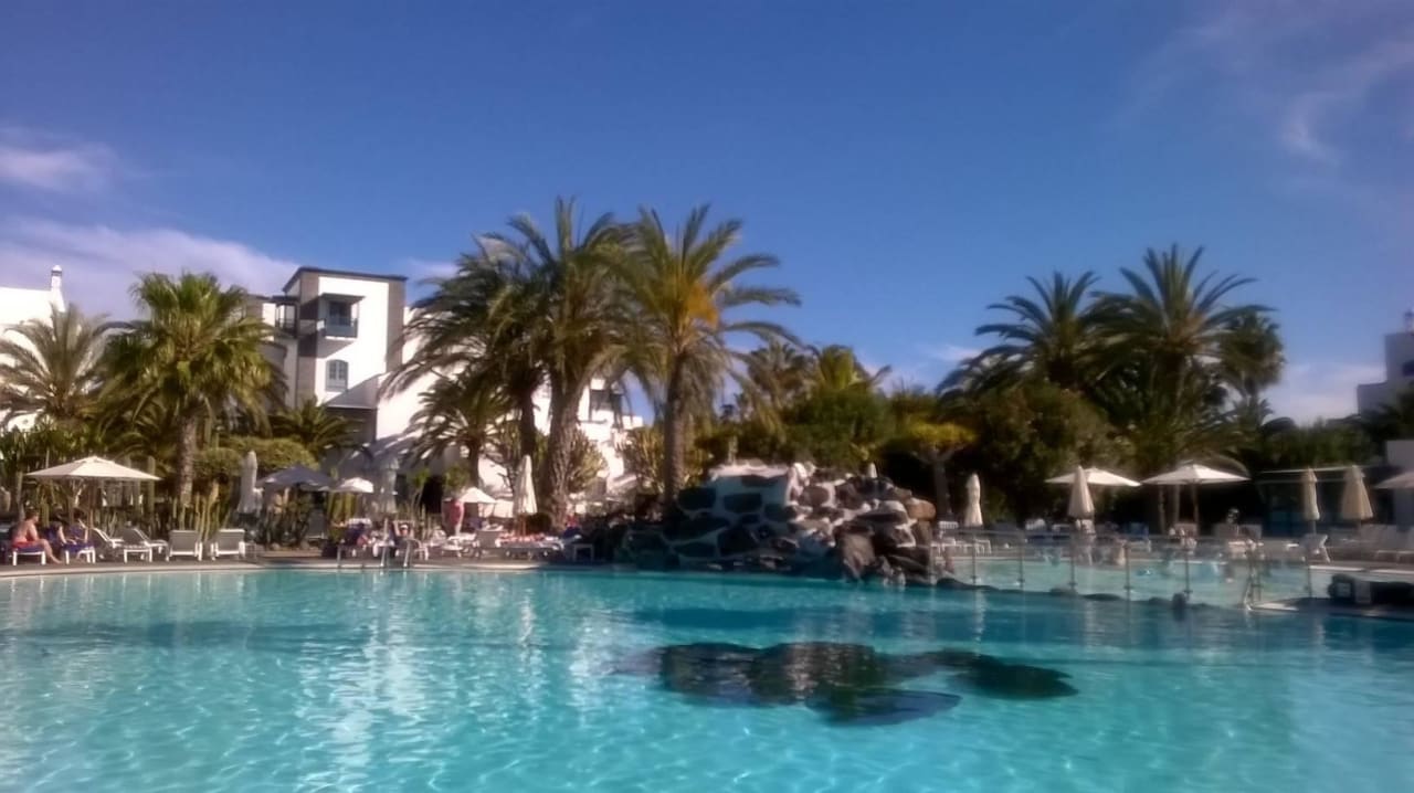 Poolanlage mit Wasserfall Seaside Hotel Los Jameos