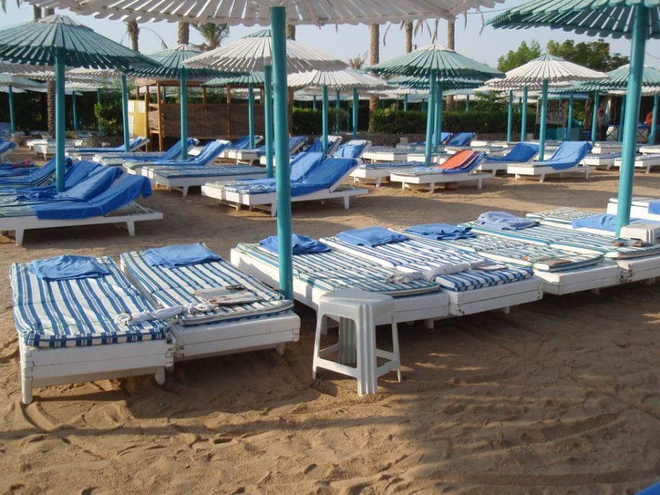 reservierte Liegen am Strand Minamark Beach Resort & Spa