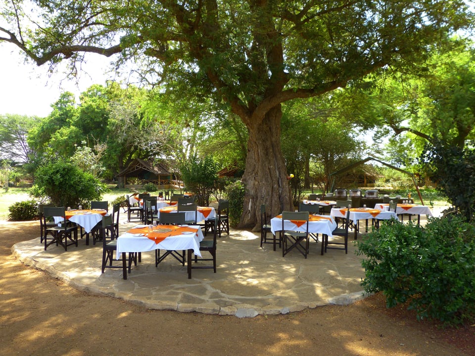 Terrasse fürs Mittagessen Satao Camp