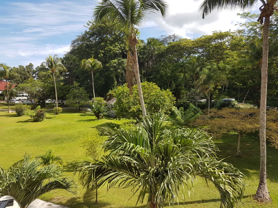 Aussicht vom Zimmer Berjaya Beau Vallon Bay Resort & Casino