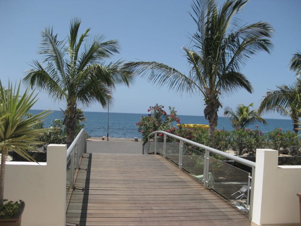 Weg vom Hotel zum Strand R2 Bahía Playa Design Hotel & Spa - Adults Only
