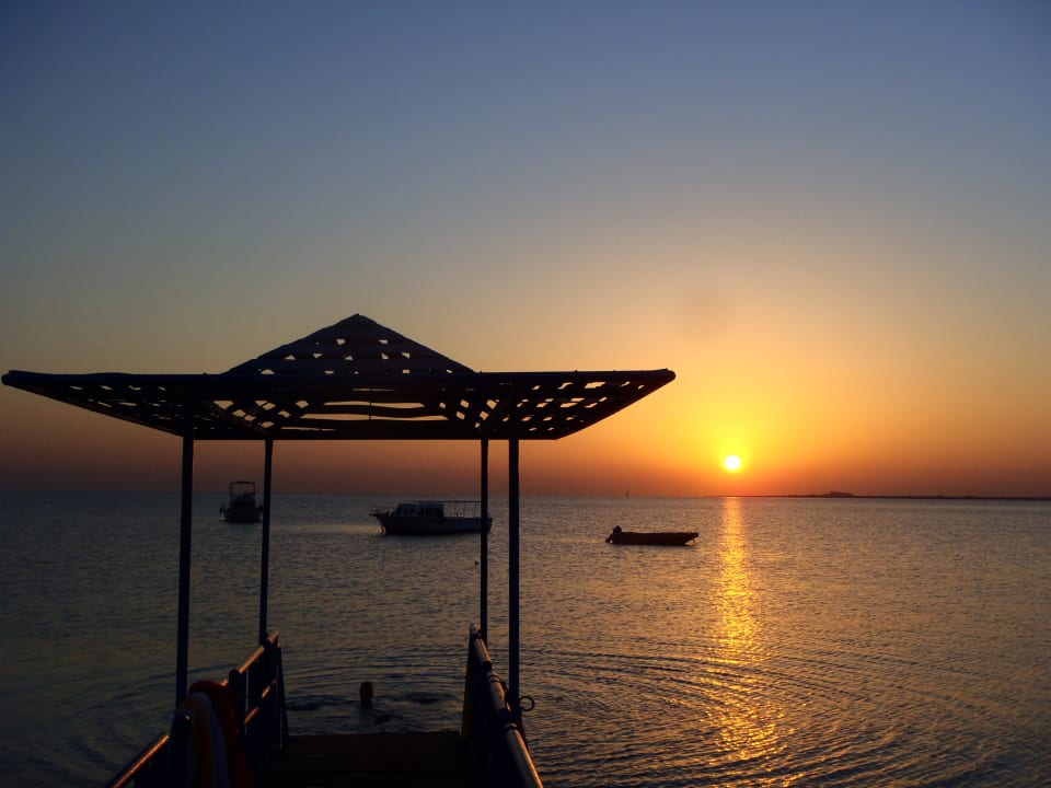 Sonnenaufgang am Steg Menaville Safaga