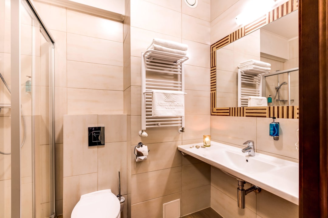 Łazienka z prysznicem Hotel Aurora Family & SPA