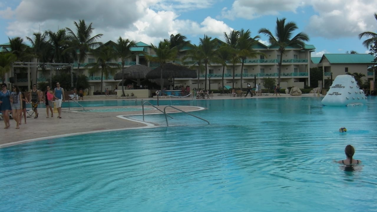 Main-Pool Dreams La Romana Resort & Spa