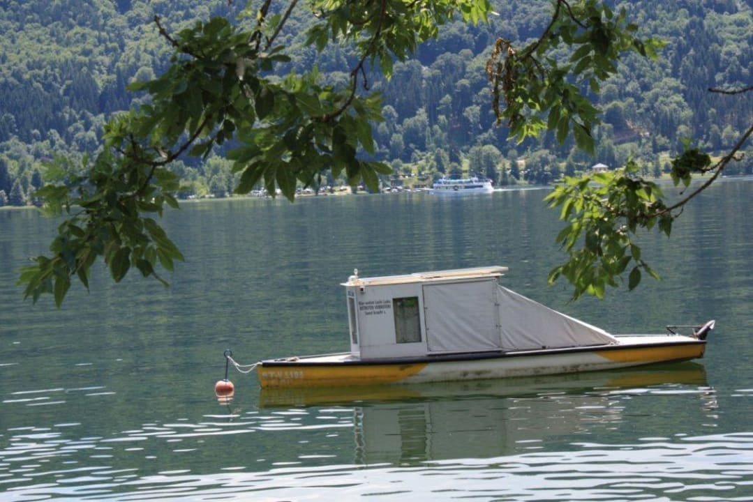 Boot am Hotelstrand Hotel Sonnenhügel