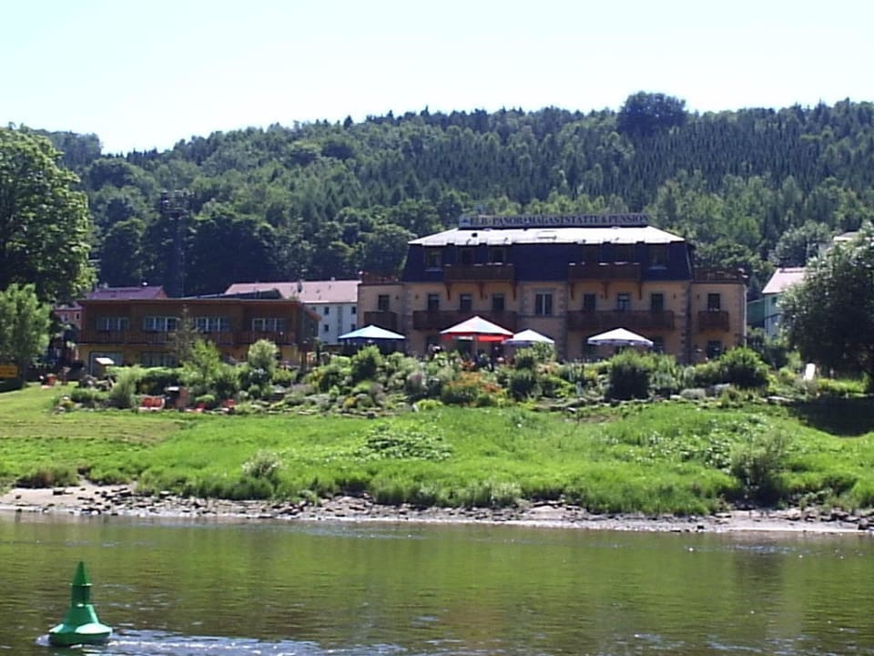 Pension mit Restaurant direkt am Elbufer Pension Bomätscher