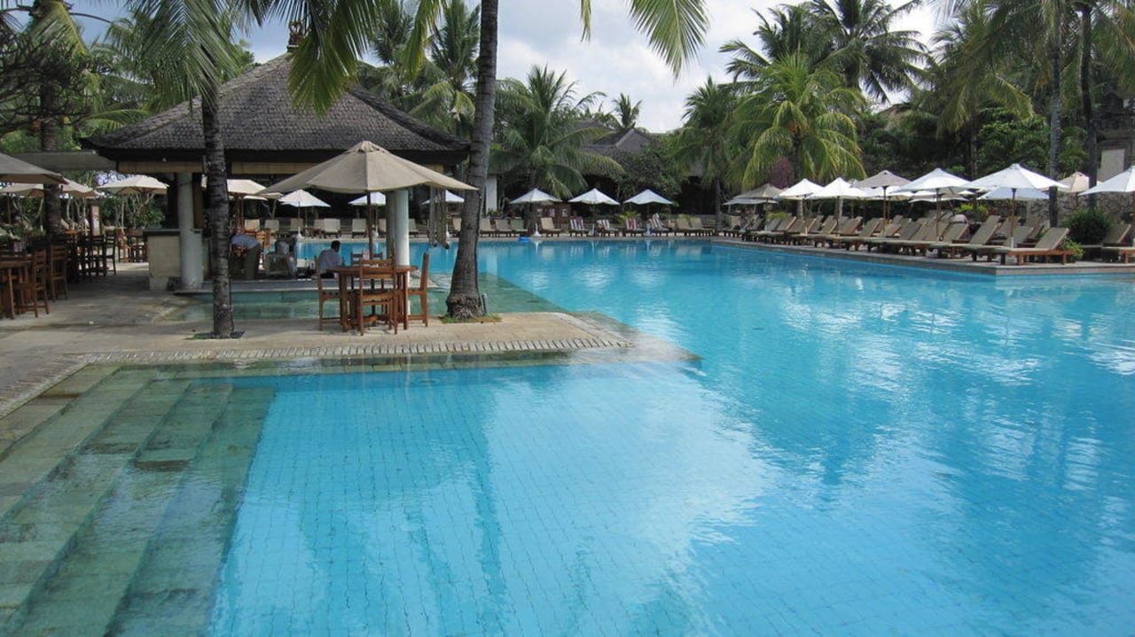 Pool am Morgen Padma Resort Legian