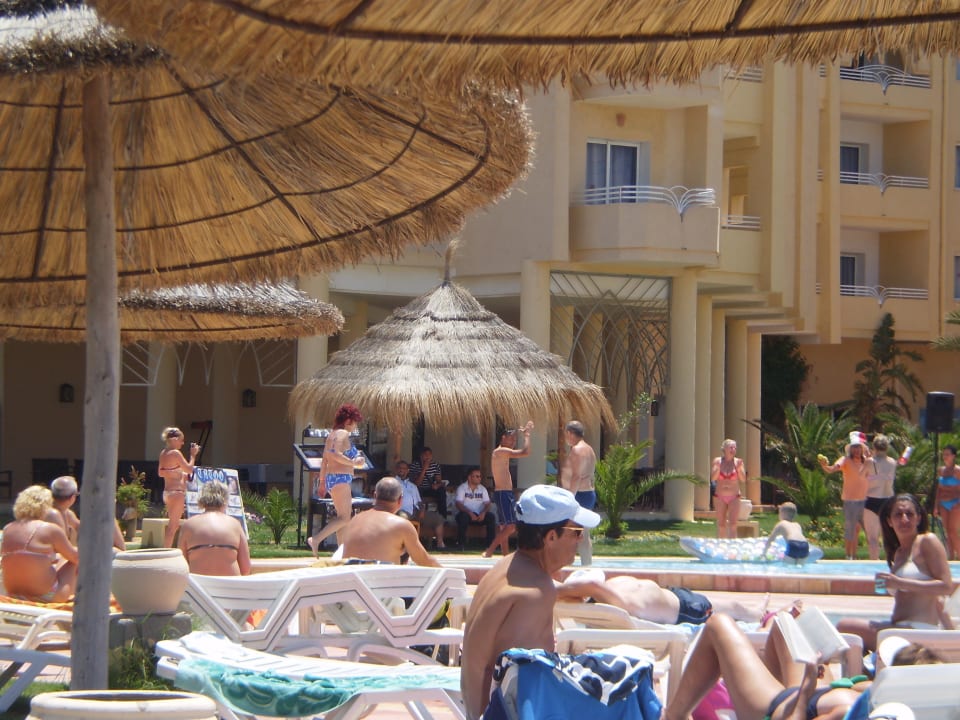 Анимация возле басейна Skanes Serail Aquapark