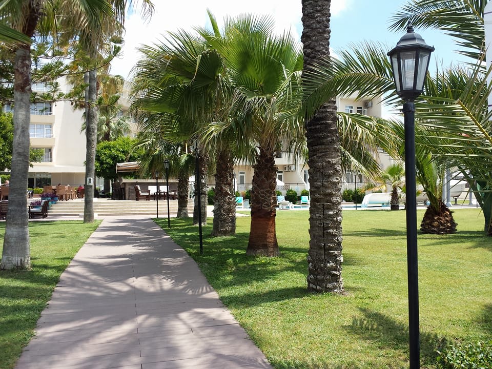 Gartenanlage Nerton Hotel - Erwachsenenhotel ab 16 Jahren