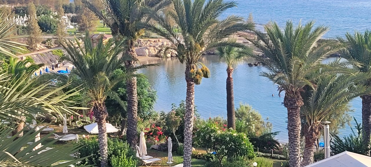 Strand Crystal Springs Beach Hotel