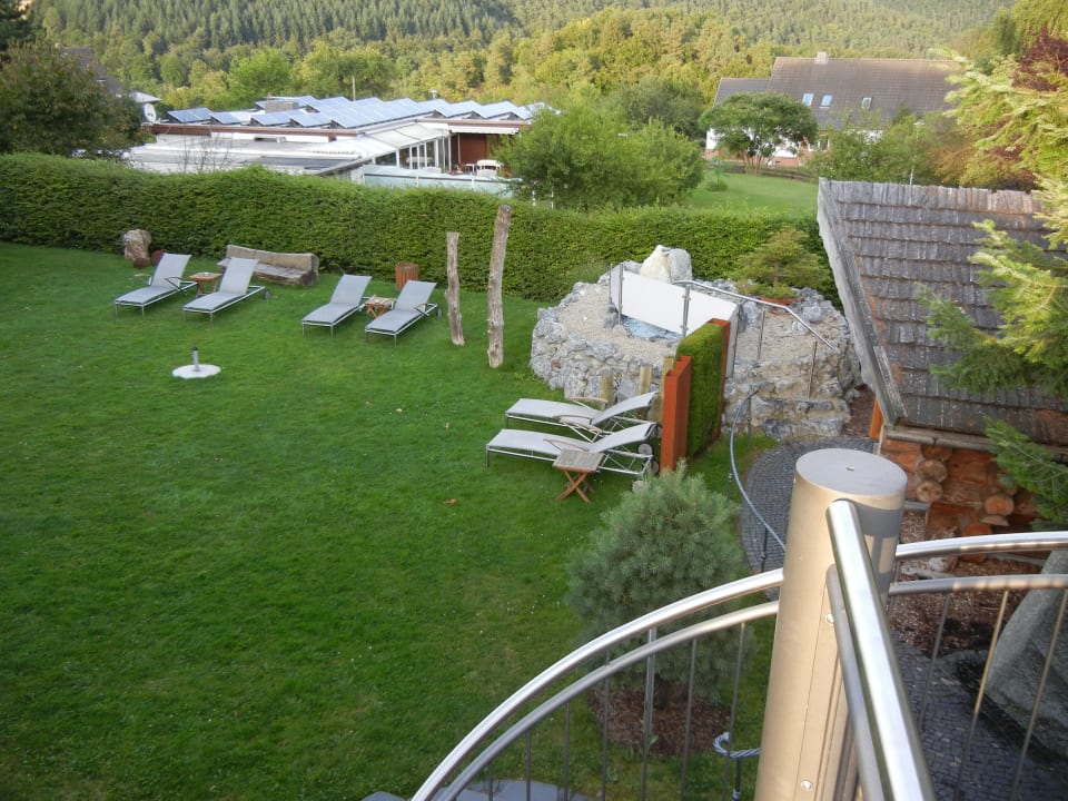 Liegewiese - Außenbereich Spa Hotel Freund