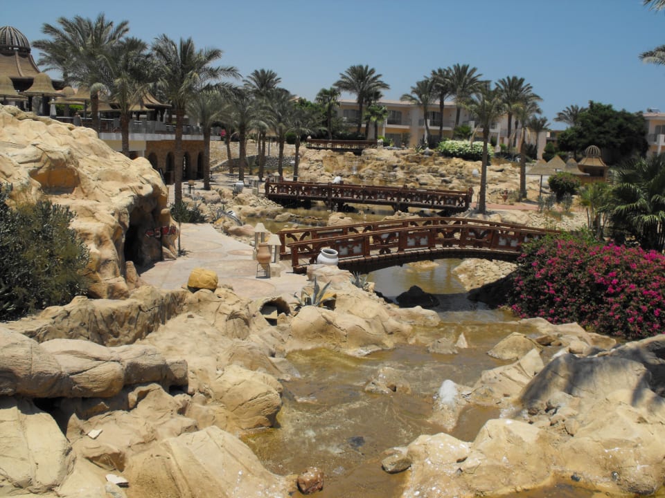 Kaskaden, links Grotte mit Pool Parrotel Beach Resort