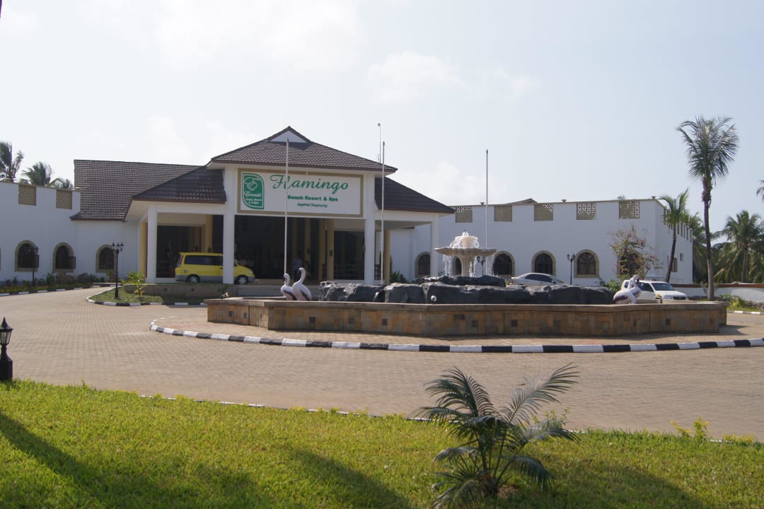 Blick aufs Hauptgebäude PrideInn Flamingo Beach Resort & Spa