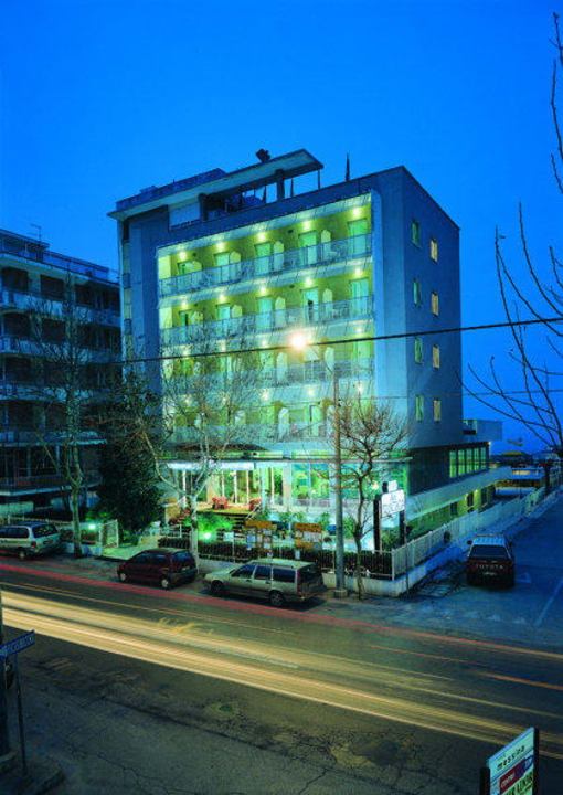 Esterno notturno Hotel San Francisco Spiaggia