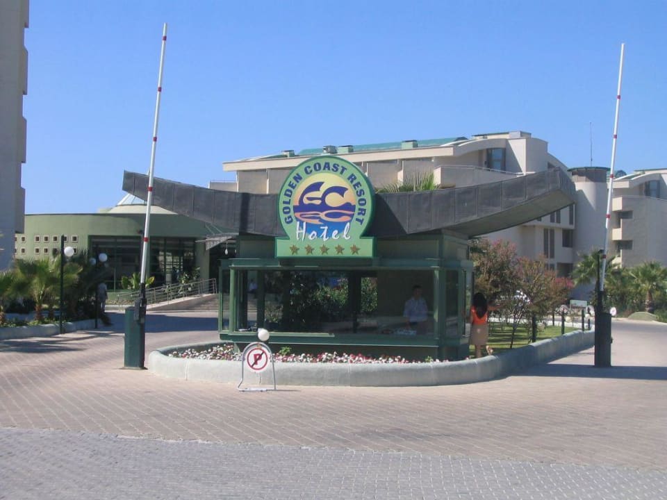 Hotelzufahrt VONRESORT Golden Coast