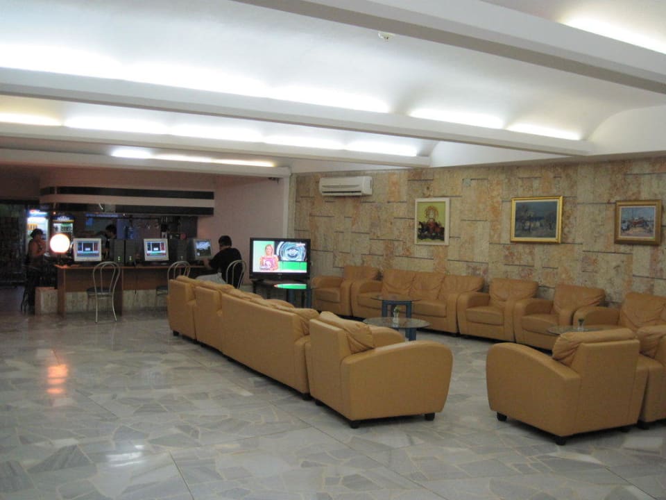 Lobby Hotel Slavuna