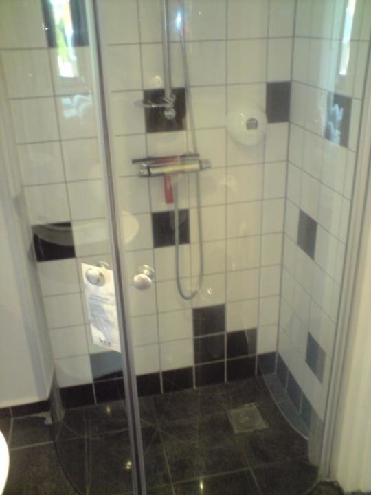 Dusche First Hotel G & Suites